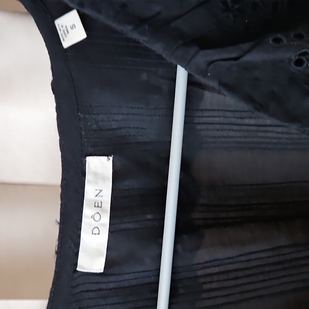 Elegant Black Lace Trim Blouse - Picture 3 of 4